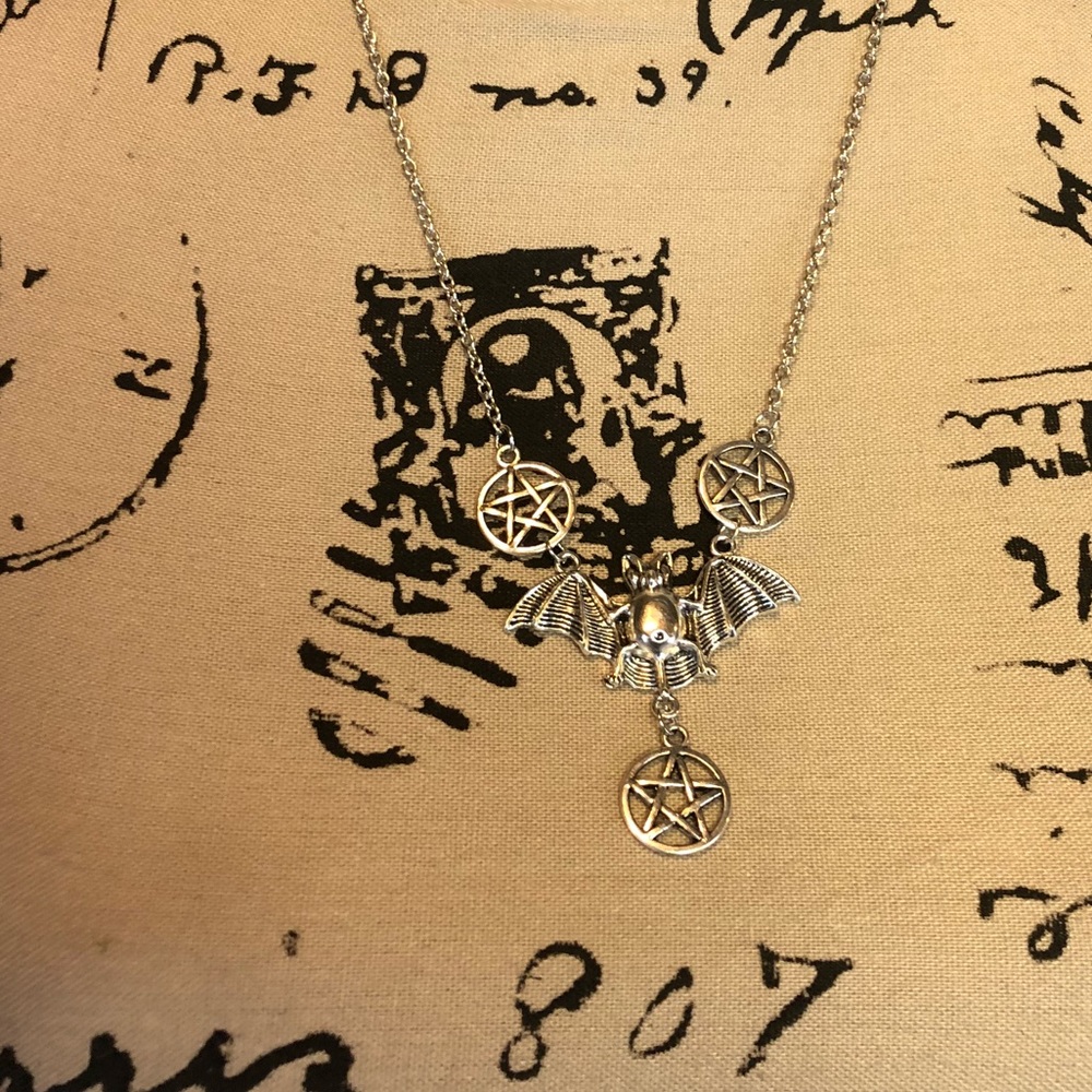 Fun bat goth necklace pentagram silvery finish - Picture 8 of 8